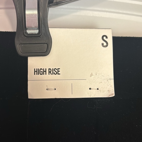 ✨EXPRESS high waisted velour tap short - Picture 3 of 5